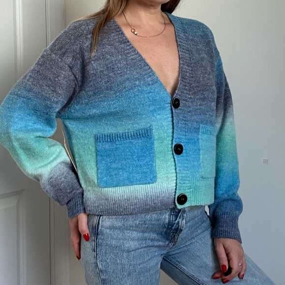 Ombré V-Neck Crop Cardigan With Pockets - Picture 4 of 10